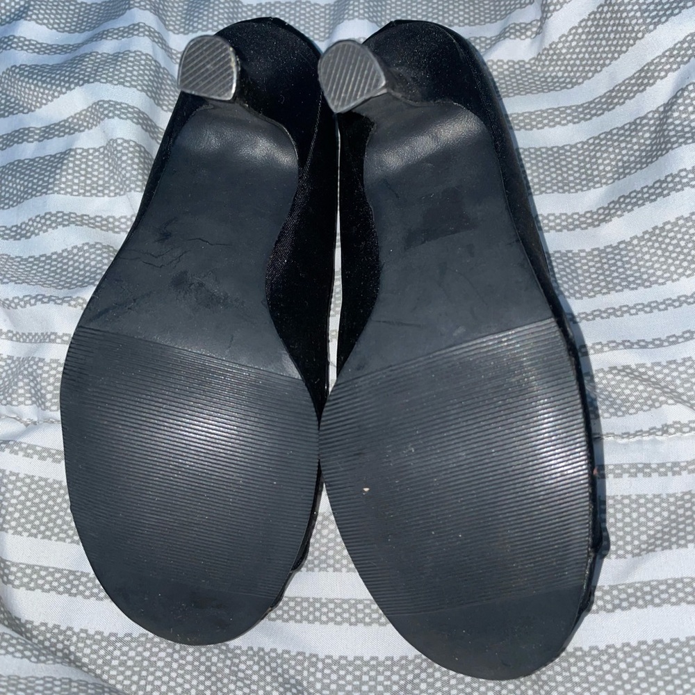 High Heels - Picture 7 of 12